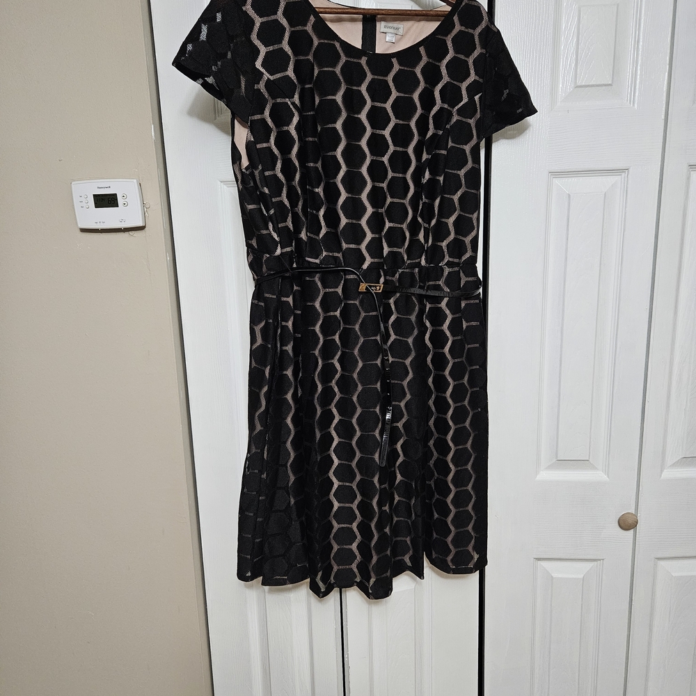 Avenue Black and Tan Hexagon Midi Dress